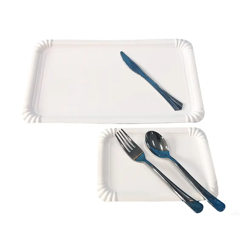 Suorakaiteen muotoinen valkoinen juhlakakkupaperilautanen