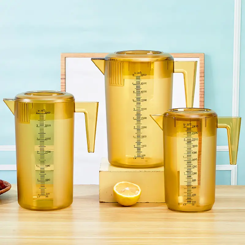 Tawny tai kirkas muovinen kylmävesikannu